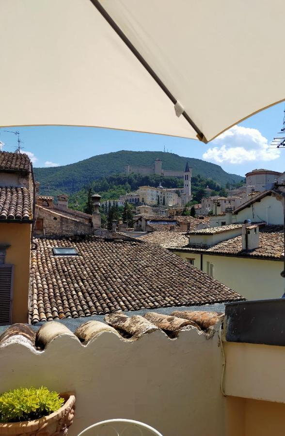 Appartement Sotto I Tetti Del Borgo à Spolète Extérieur photo