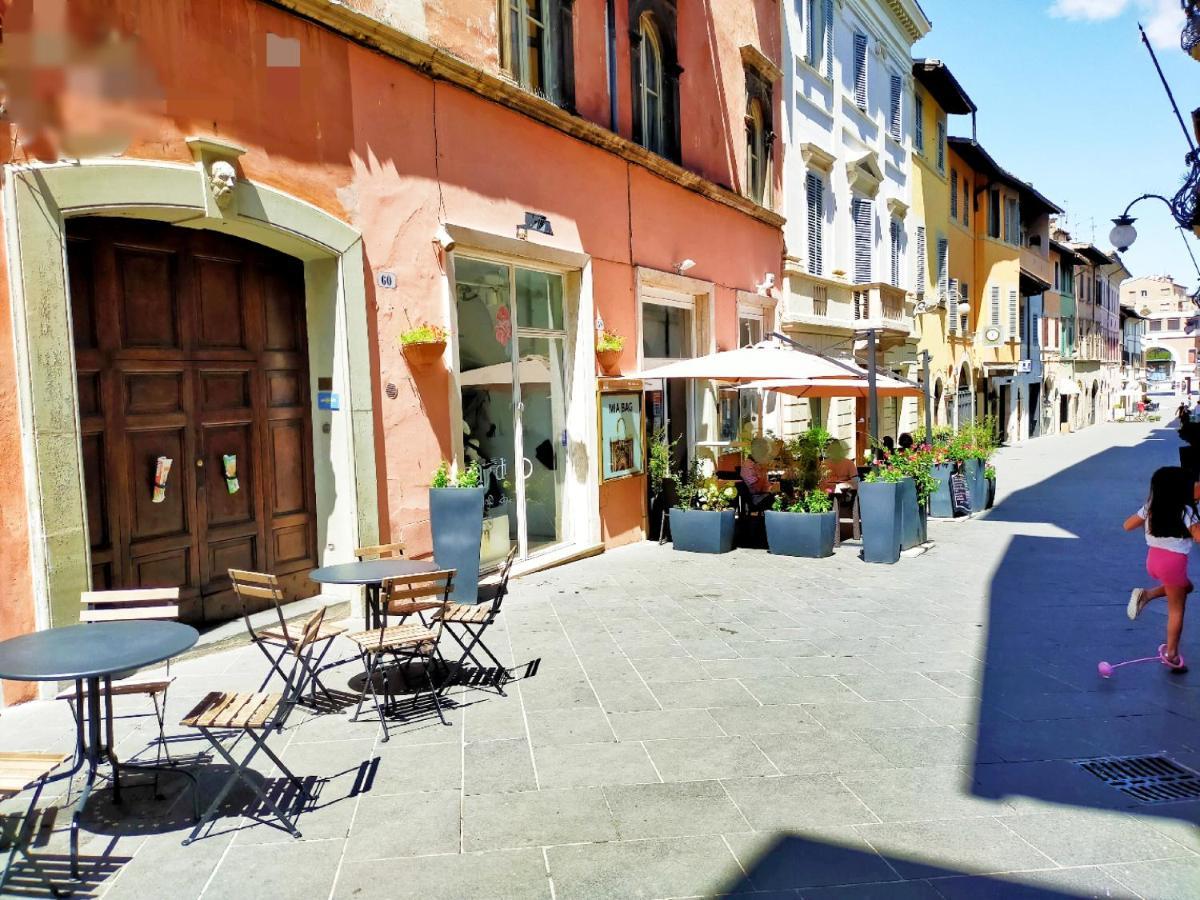 Appartement Sotto I Tetti Del Borgo à Spolète Extérieur photo