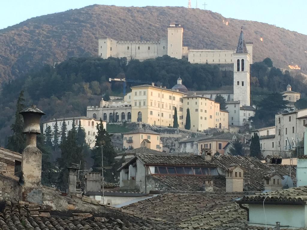 Appartement Sotto I Tetti Del Borgo à Spolète Extérieur photo