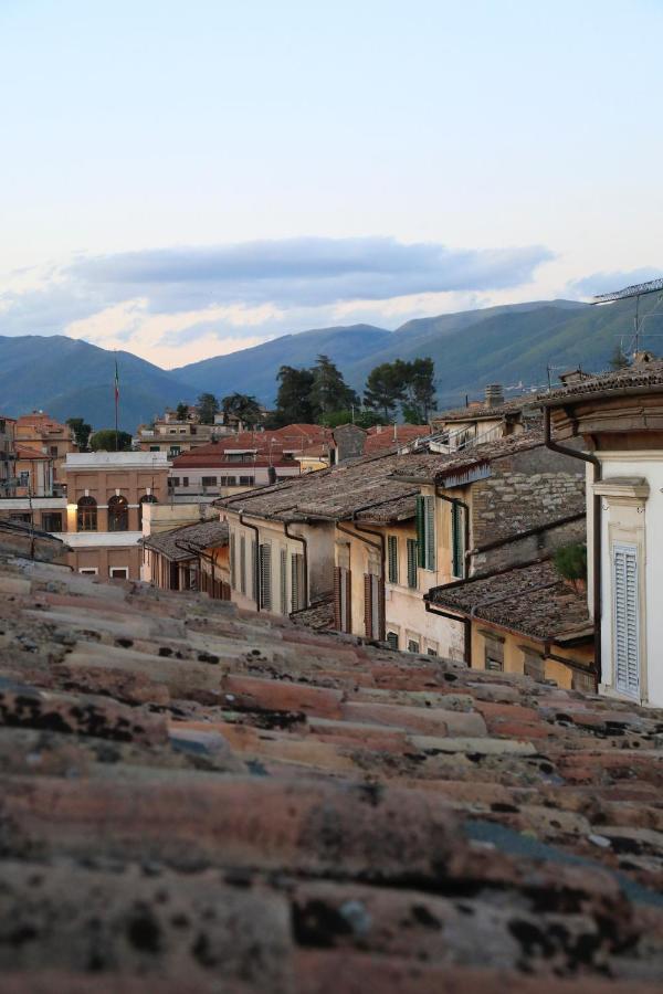 Appartement Sotto I Tetti Del Borgo à Spolète Extérieur photo